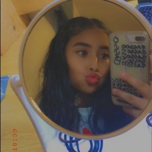 Meet your Posher, Adelina